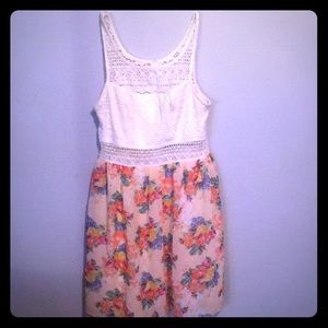 Sleeveless Floral dress with Lace bodice.